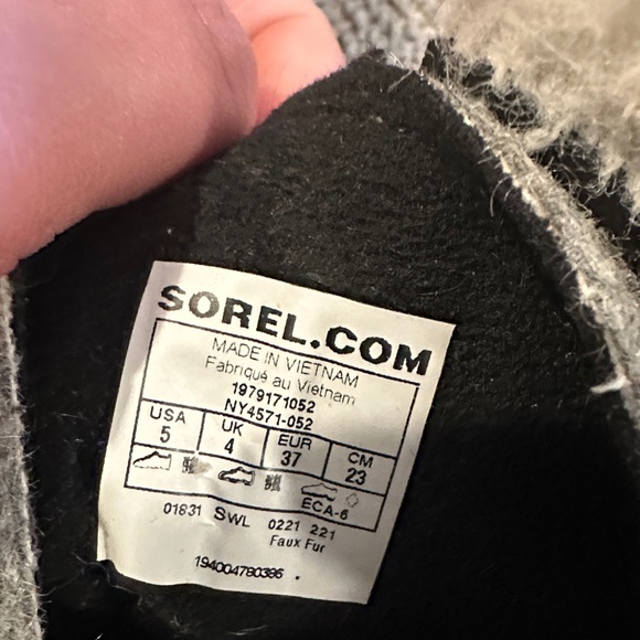 Sorel Women's Charcoal Boots with Fuchsia Laces - Picture 7 of 7